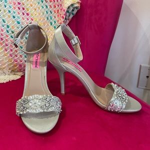 New size 7 Betsey Johnson shoes